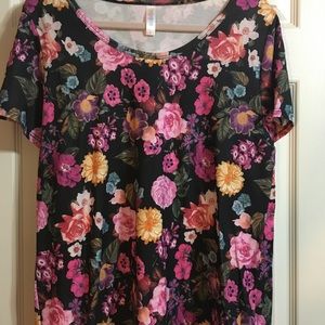 NWOT LuLaRoe Classic tee, size L